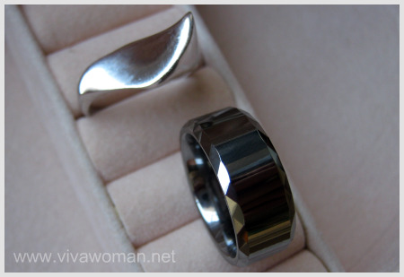 I like the simple wide band Wide Band Ring. I like the simple wide band