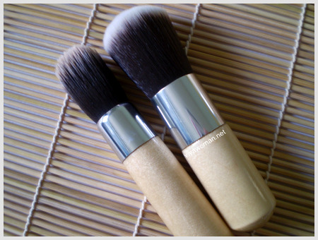long-hand-kabuki-brushes