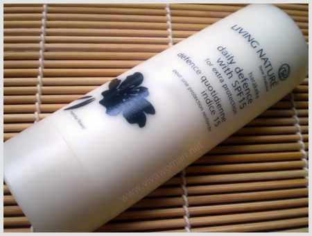 Living Nature Daily Defence SPF15