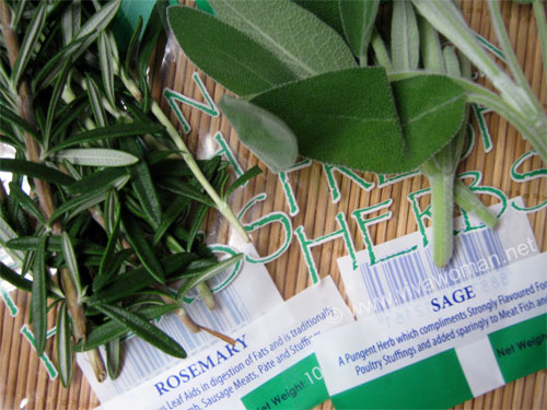 Using sage leaves to brush teeth and cleanse breathe