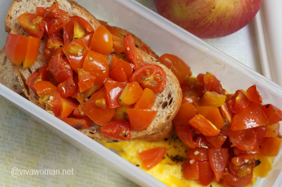 cherry-tomatoes-on-toast-lunchbox