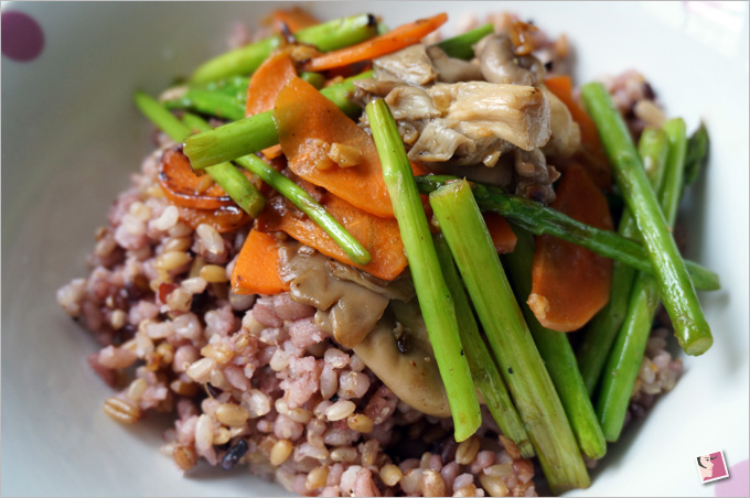 stir fried asparagus on 5-grain rice